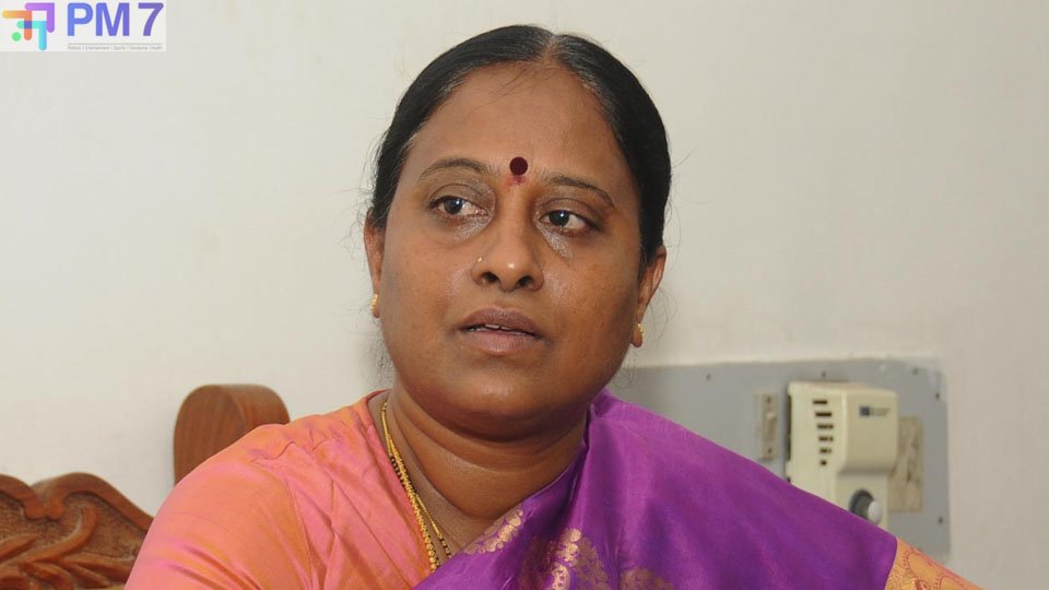 Konda Surekha: పైసలిస్తేనే ఫైళ్లపై సంతకాలు.. కొండా సురేఖ సంచలన వ్యాఖ్యలు