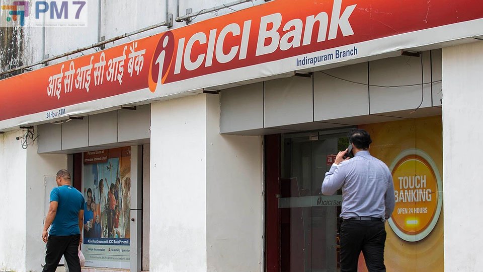 ICICI Bank: దుమ్మెత్తి పోసిన ఖాతాదారులు.. వెనక్కు తగ్గిన ICICI బ్యాంక్!
