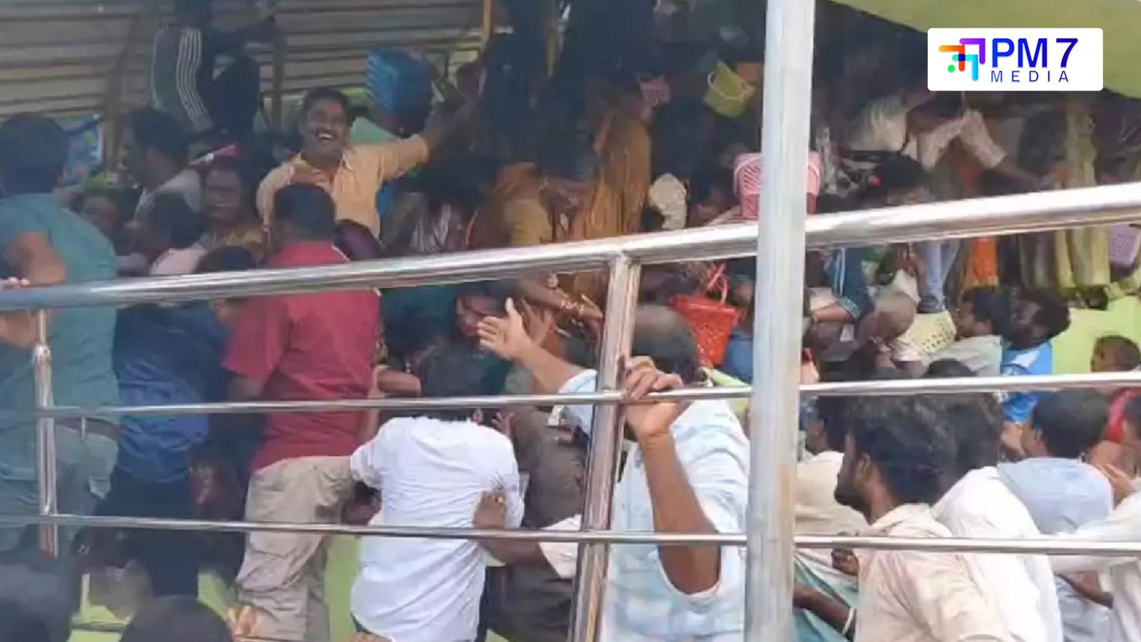 శ్రీకాకుళం కాశీబుగ్గ వెంకటేశ్వరస్వామి ఆలయంలో తొక్కిసలాట – 9మంది మృతి